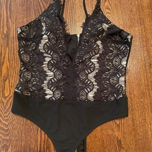 Windsor XL Lace V Bodysuit